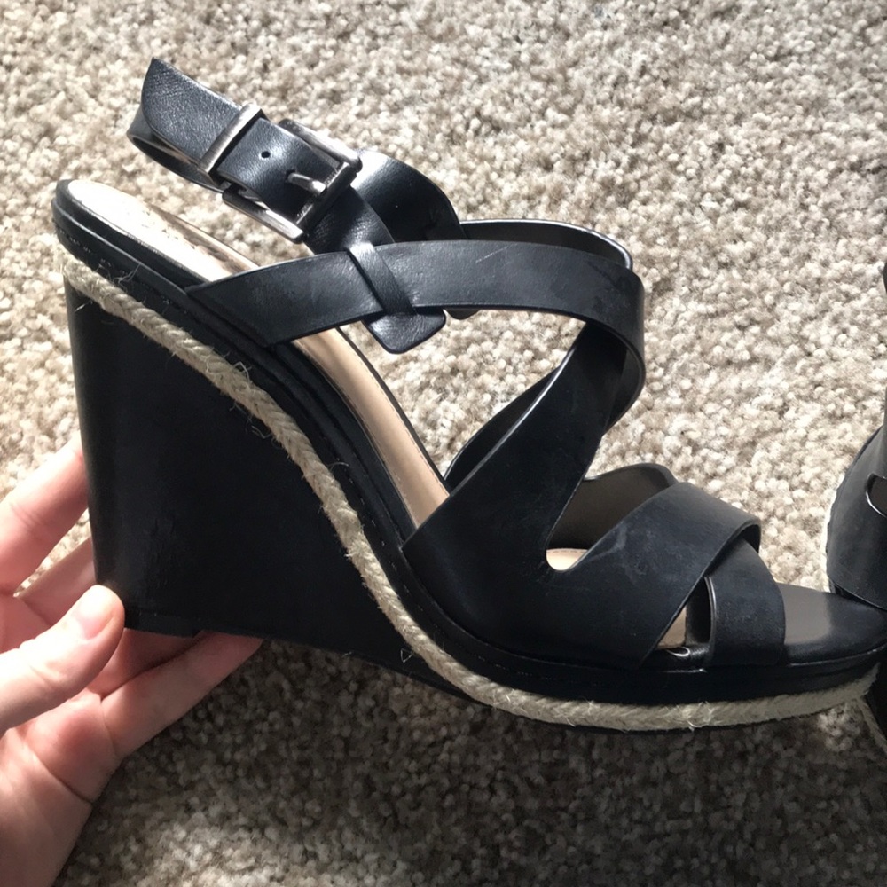 NWT VINCE CAMUTO Black Wedges